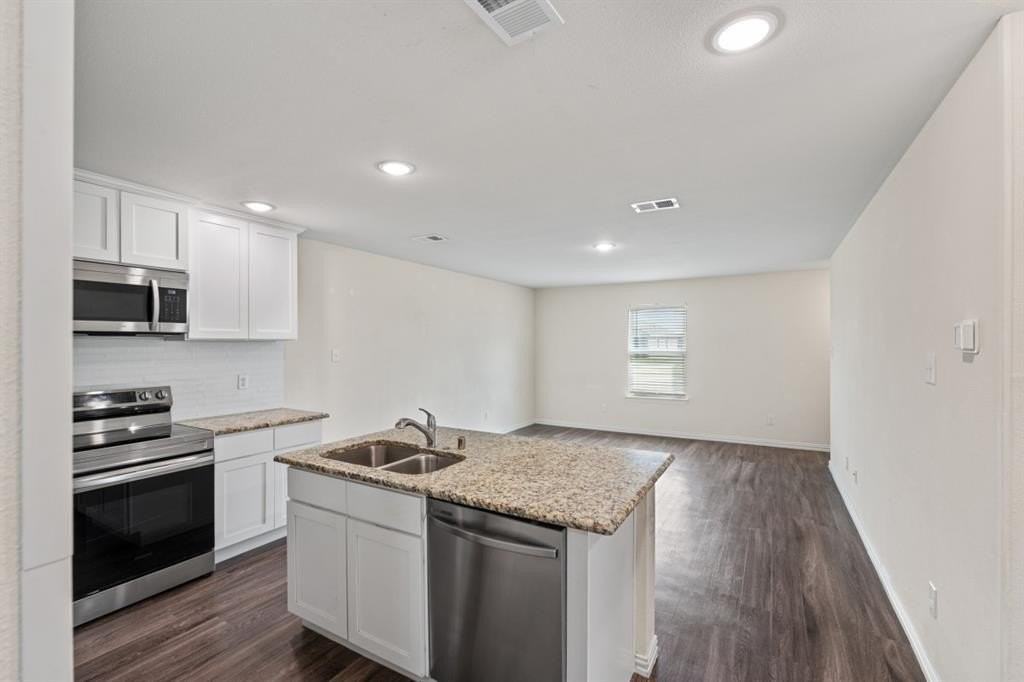 2417 Abigail Ln - Photo 3 of 23