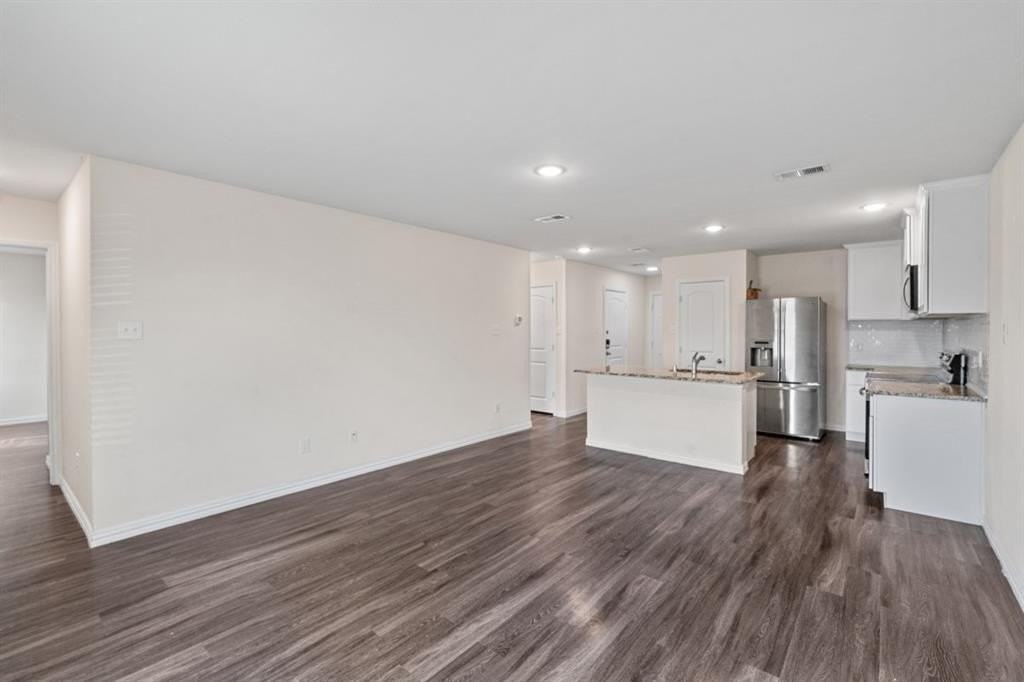 2417 Abigail Ln - Photo 5 of 23