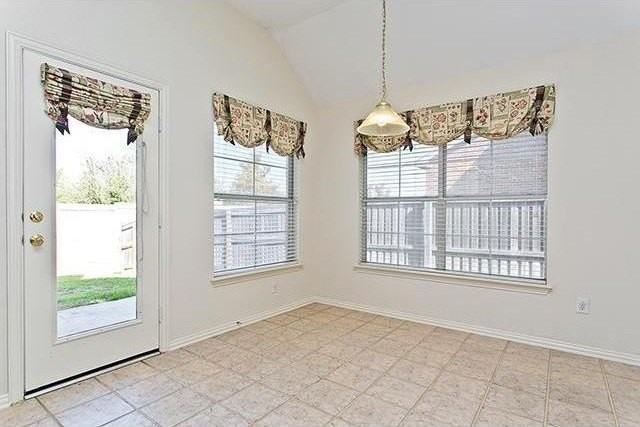 2448 Loch Haven Ct - Photo 4 of 12