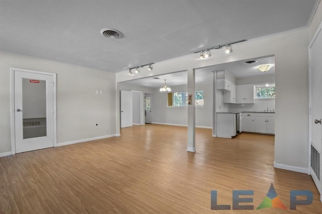 1917 Jacqueline Dr - Photo 3 of 23