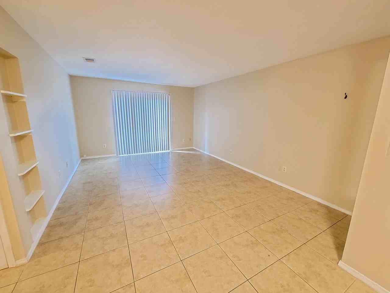 1614 Green Briar Pkwy #4