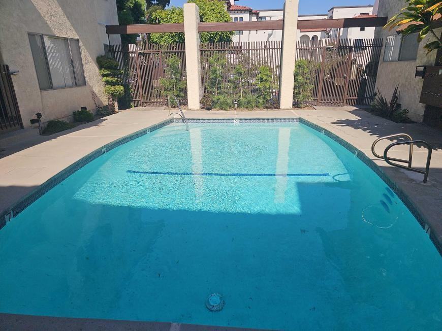 5055 Woodman Ave - Photo 4 of 10