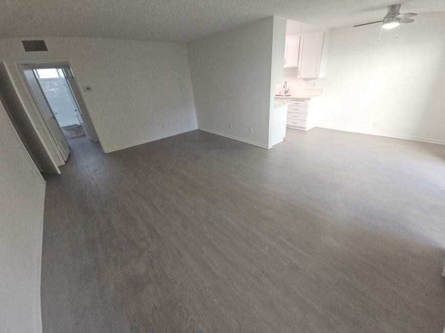 5055 Woodman Ave - Photo 6 of 10