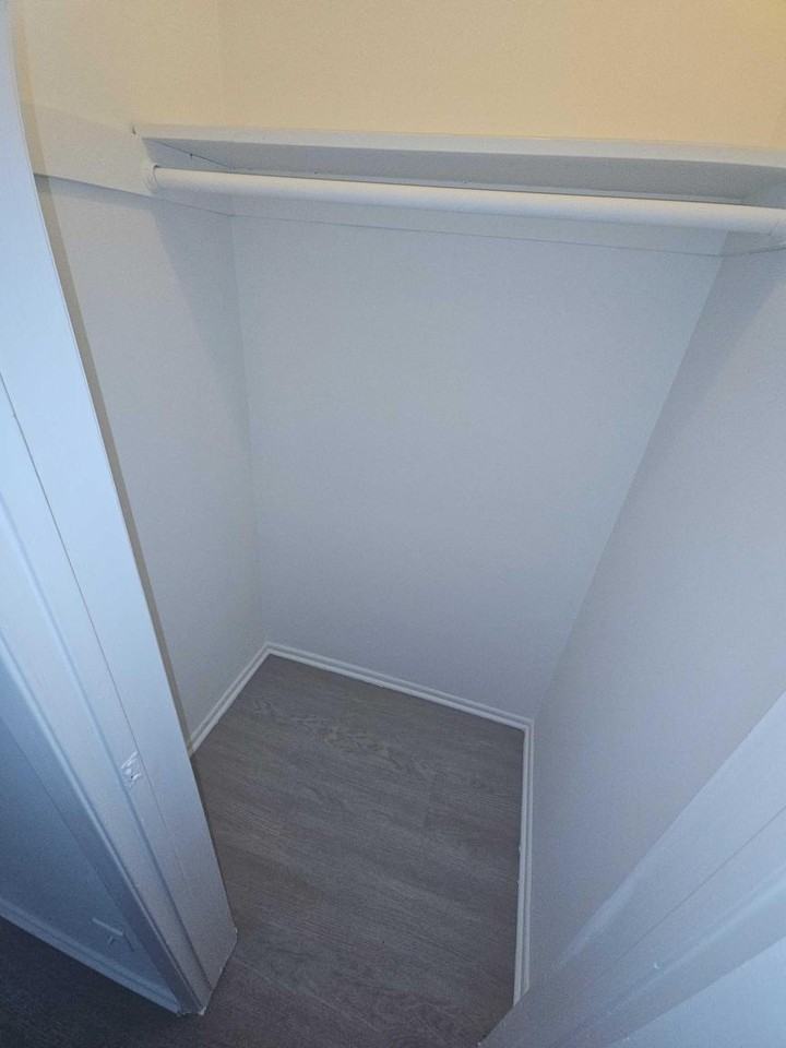 5055 Woodman Ave - Photo 7 of 10