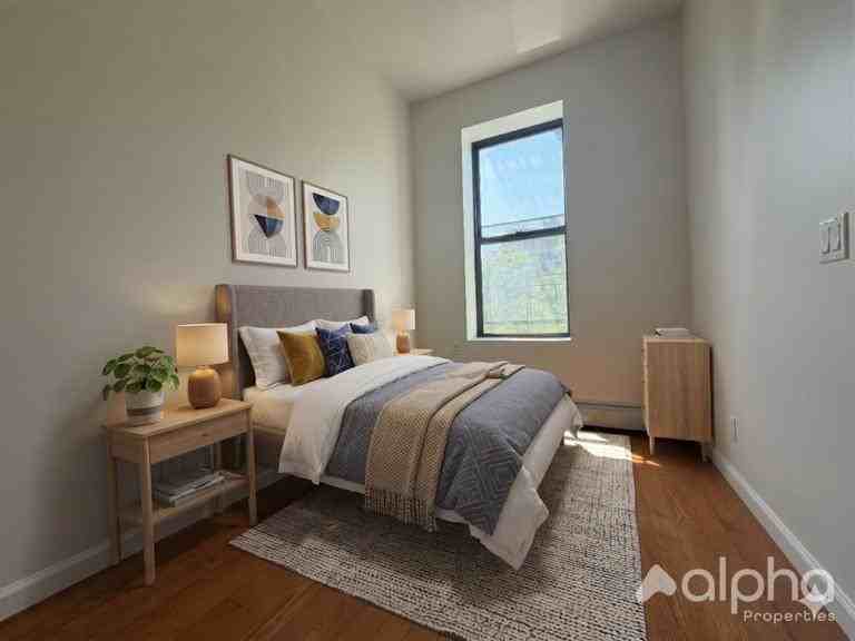 231 Henry St - Photo 3 of 8
