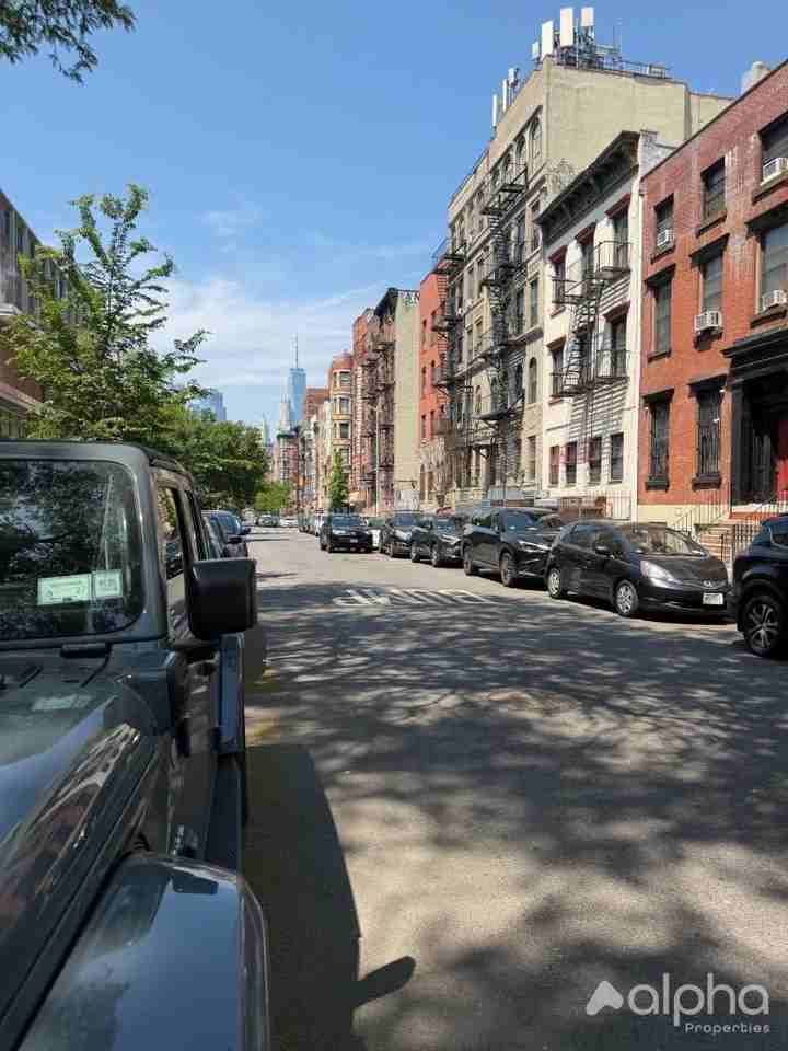 231 Henry St - Photo 7 of 8