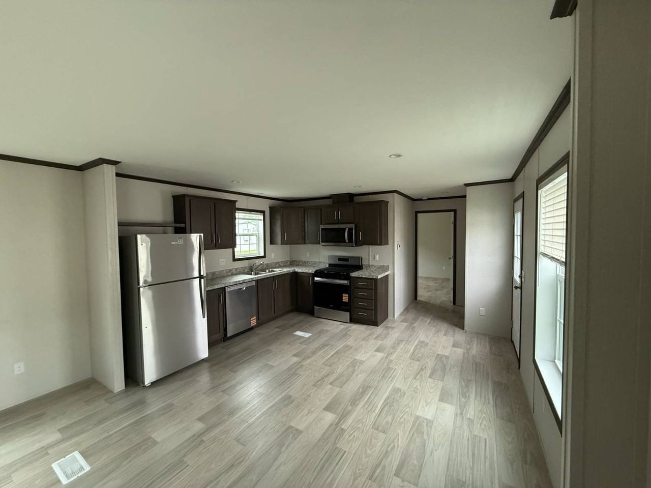 129 Jessica Ln - Photo 2 of 7