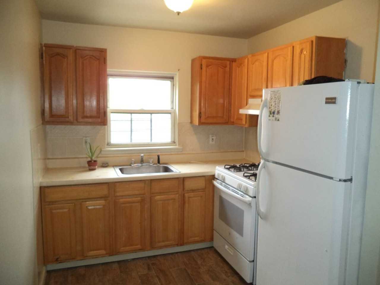 10623 Inwood St #2ndFL - Photo 2 of 15