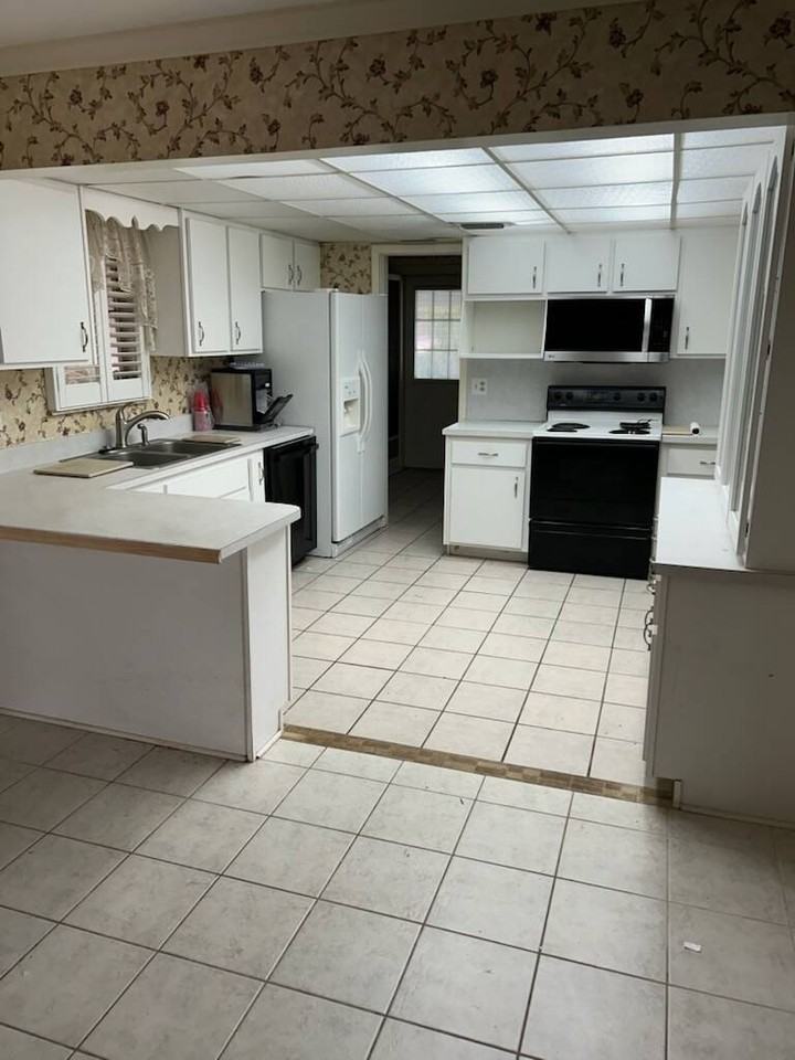 647 Holmes Ave - Photo 5 of 11