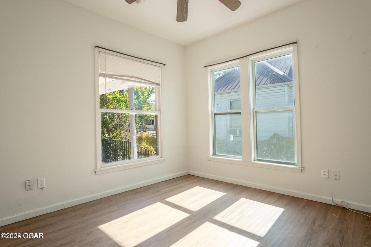 2010 S Moffet Ave - Photo 4 of 12