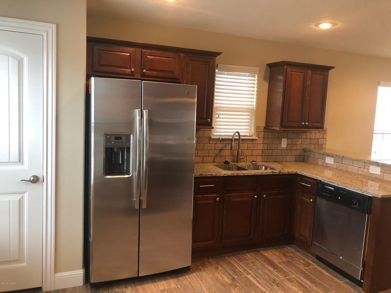 2201 S Pearl Ave - Photo 4 of 10