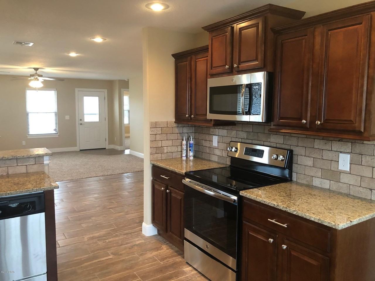 2201 S Pearl Ave - Photo 5 of 10