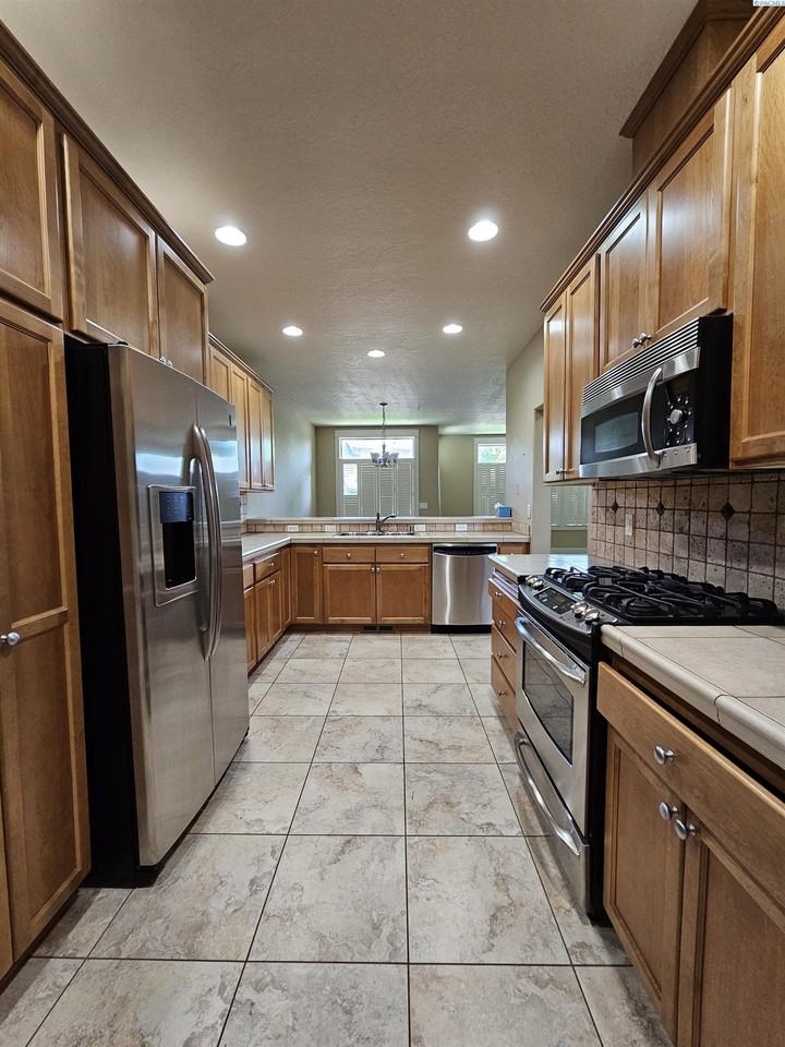 493 Columbia Point Dr - Photo 5 of 26