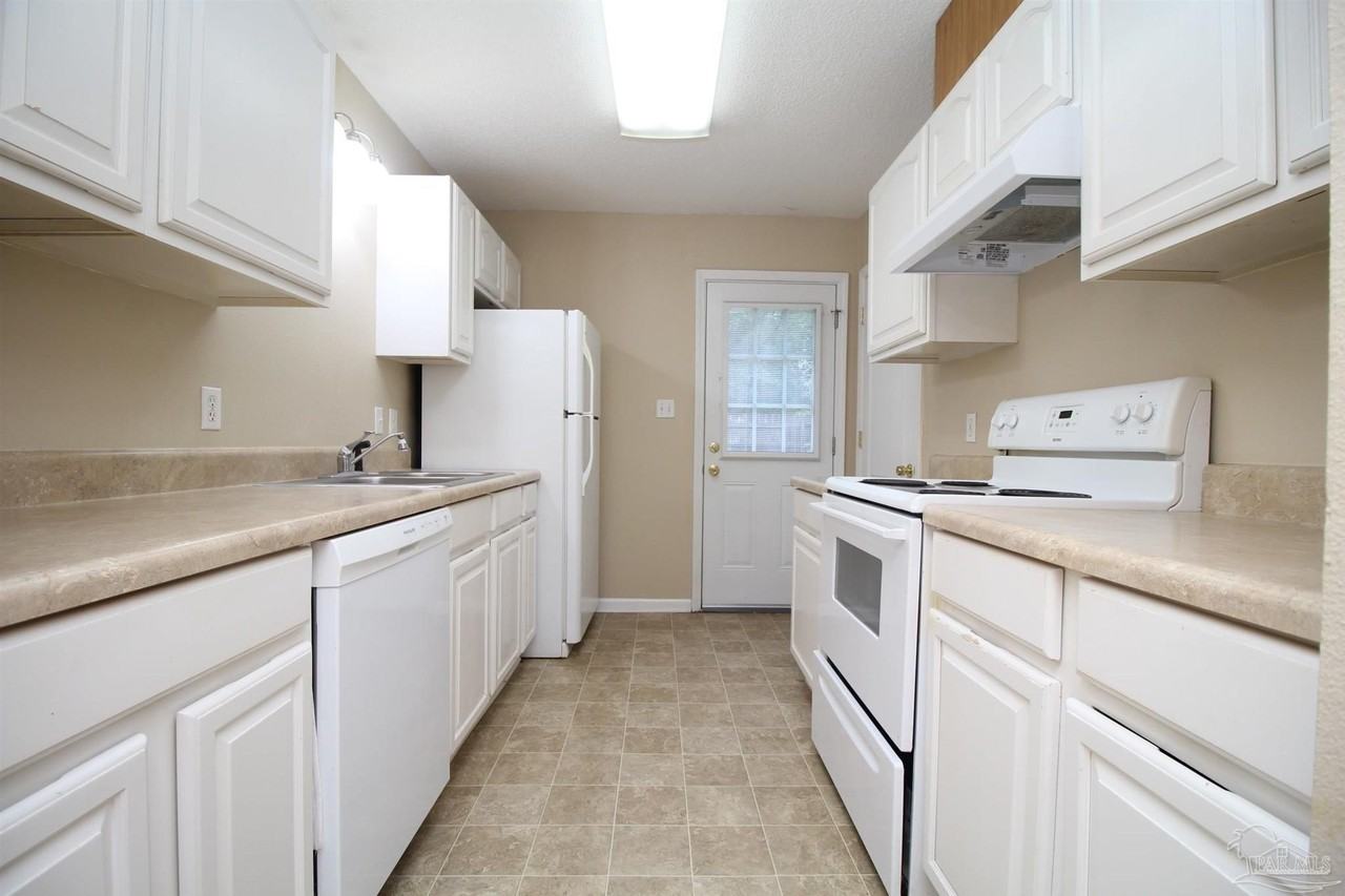 6845 Roundup Ln - Photo 7 of 20
