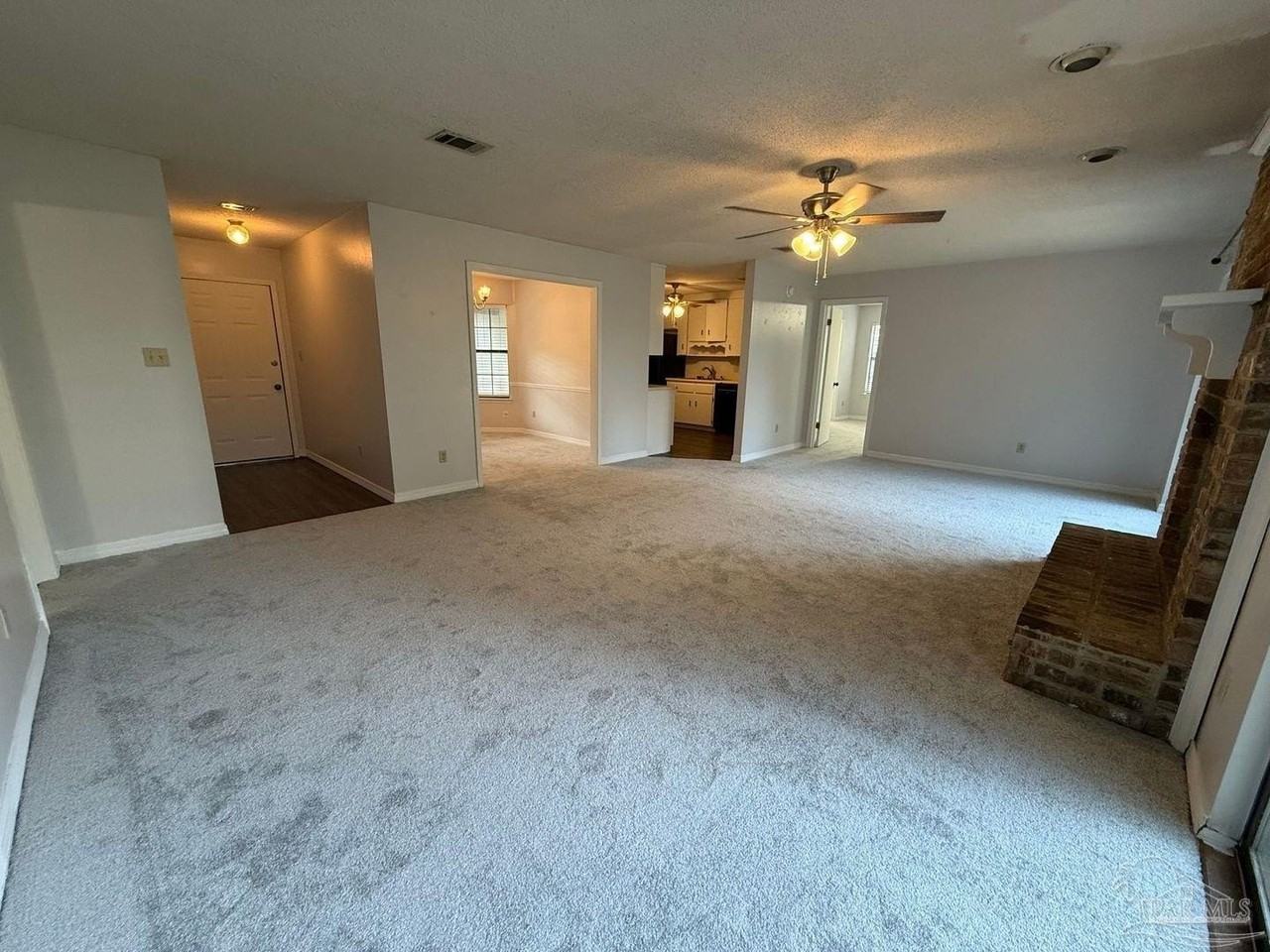 3872 Mariners Dr - Photo 4 of 20