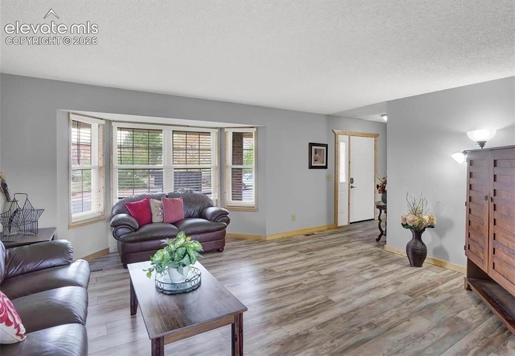 7655 Hickorywood Dr - Photo 4 of 17