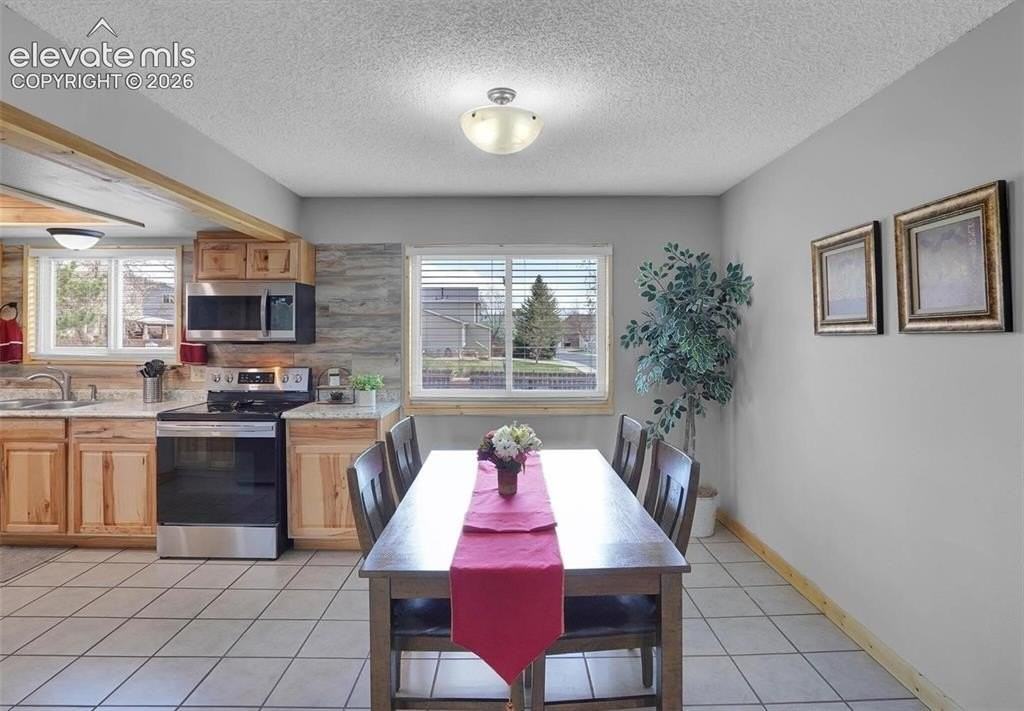 7655 Hickorywood Dr - Photo 6 of 17