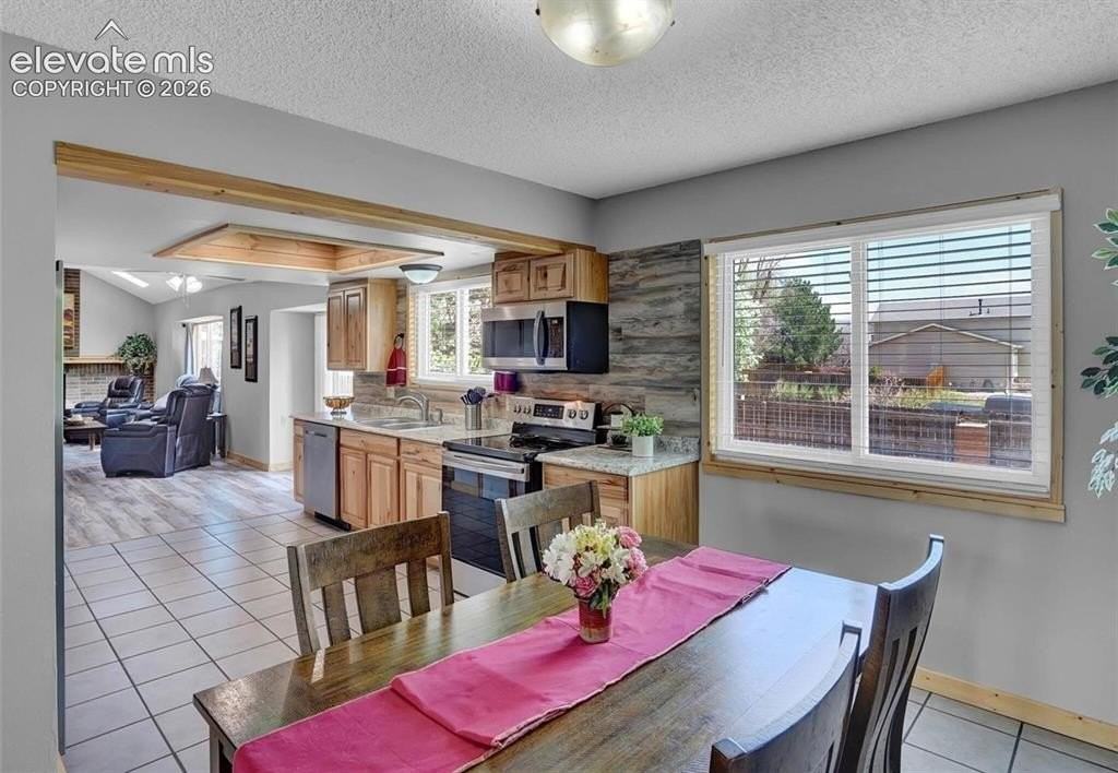 7655 Hickorywood Dr - Photo 7 of 17