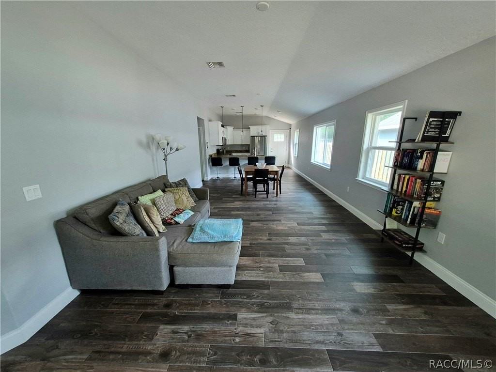 11751 Bostick St - Photo 2 of 19