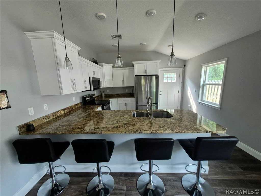 11751 Bostick St - Photo 3 of 19