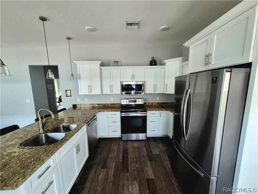 11751 Bostick St - Photo 4 of 19