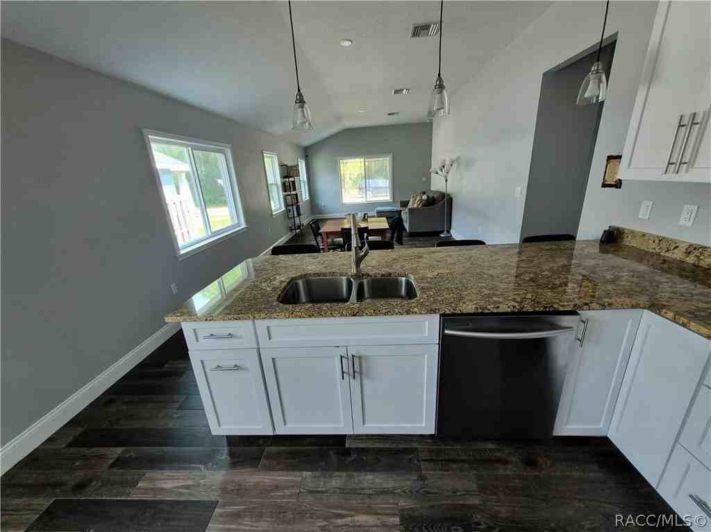 11751 Bostick St - Photo 5 of 19