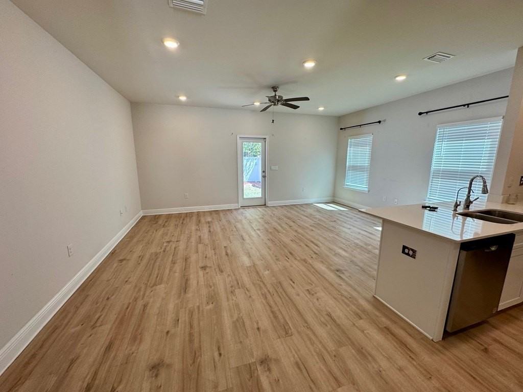 272 Prado St - Photo 2 of 29