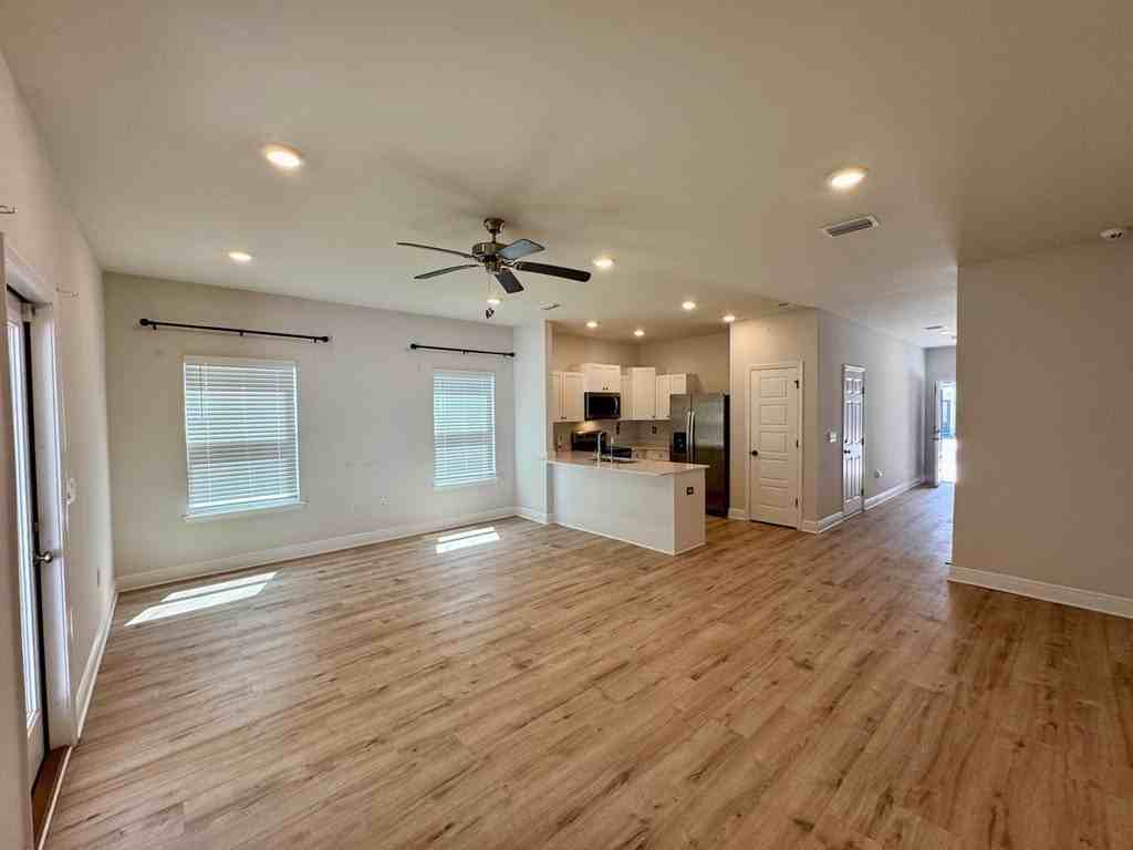 272 Prado St - Photo 3 of 29
