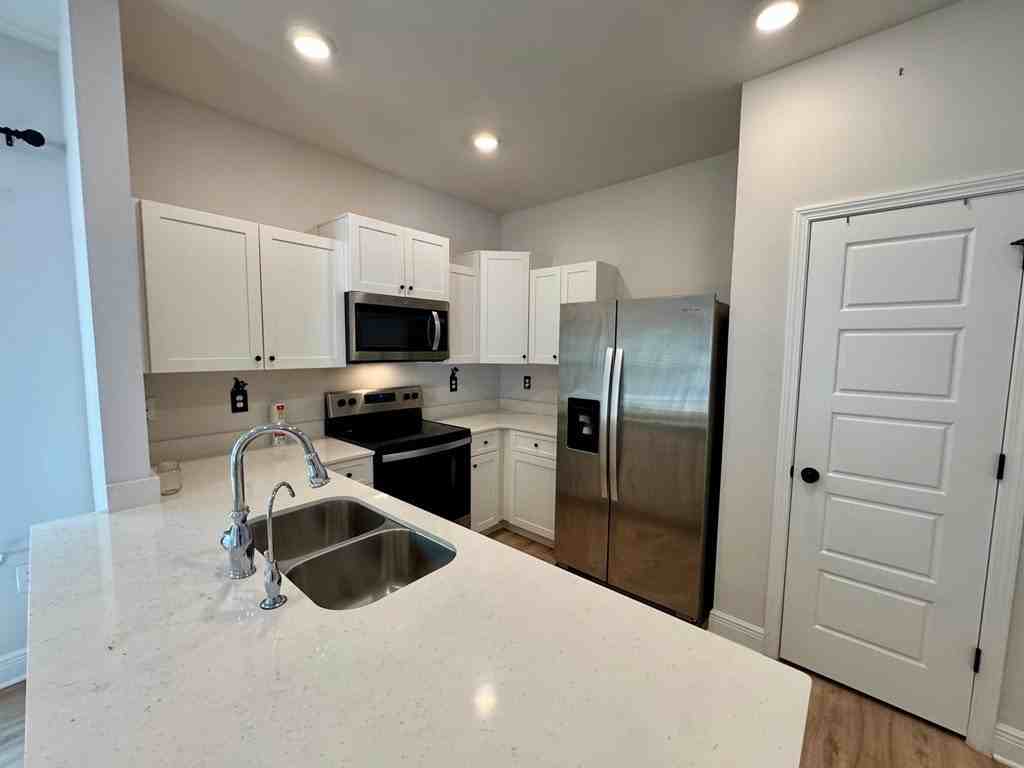 272 Prado St - Photo 5 of 29