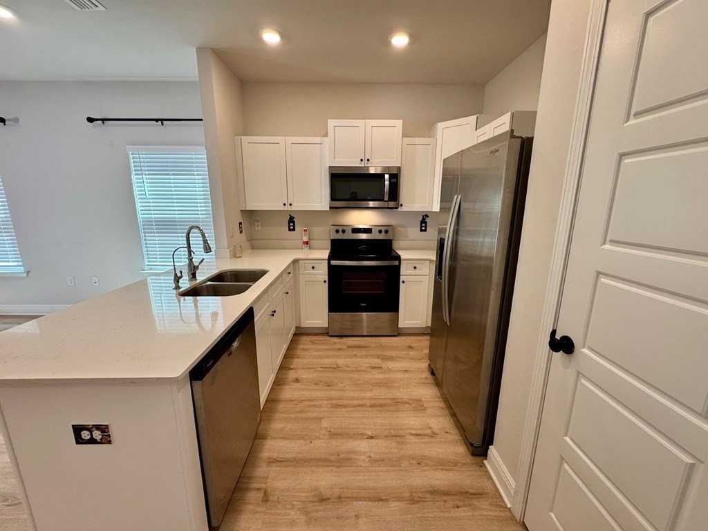 272 Prado St - Photo 6 of 29