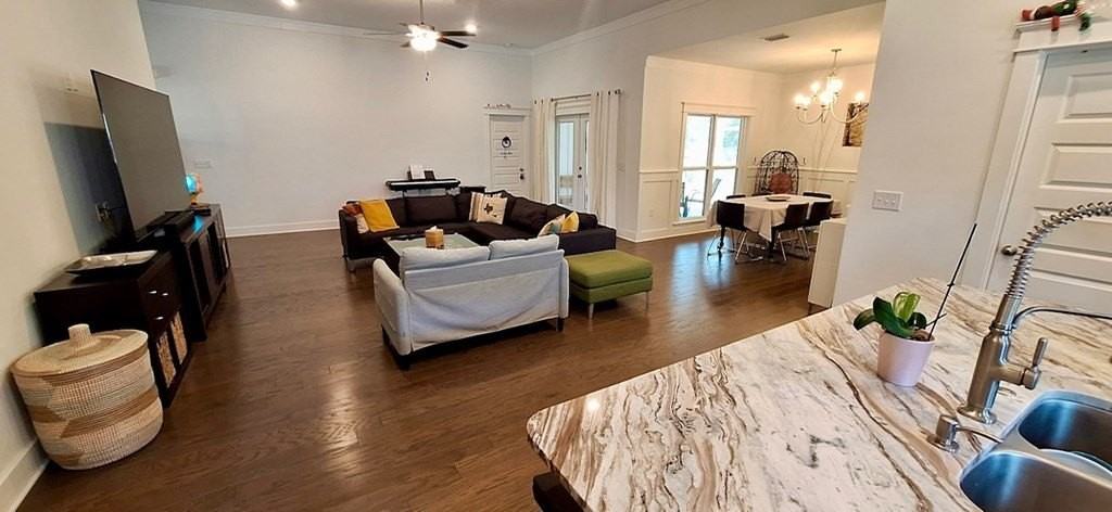 130 Gulf Coast Cir - Photo 3 of 16