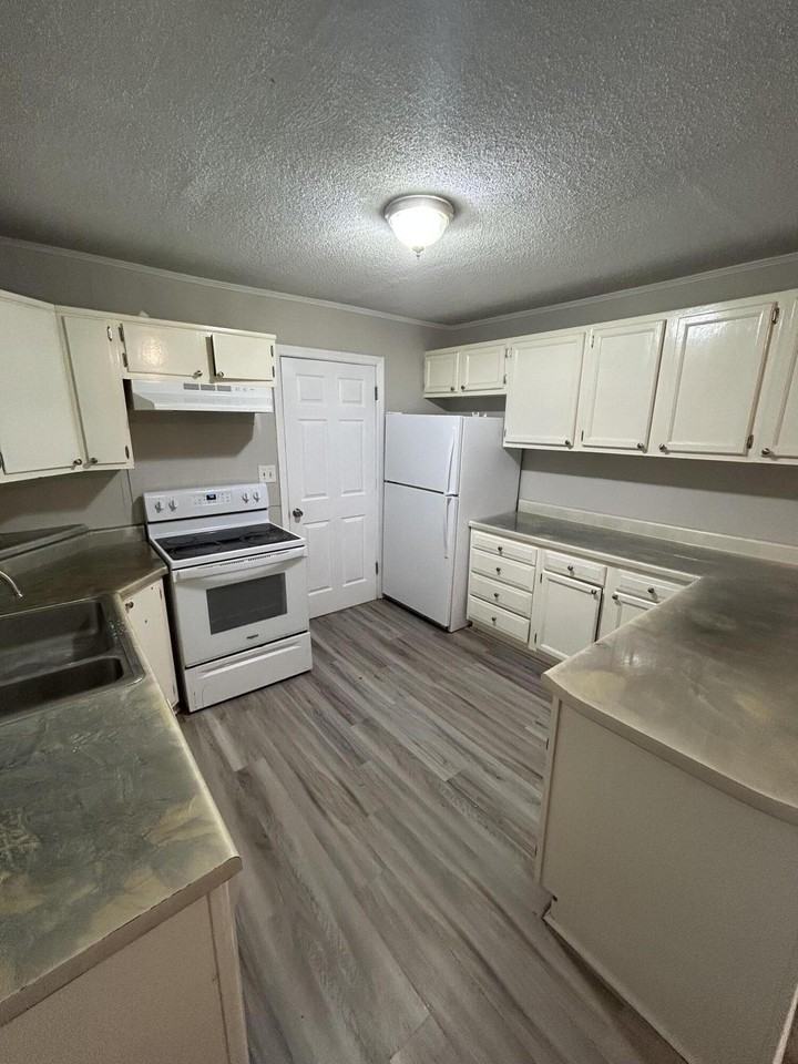 1320 Parker Ave Sw - Photo 4 of 11