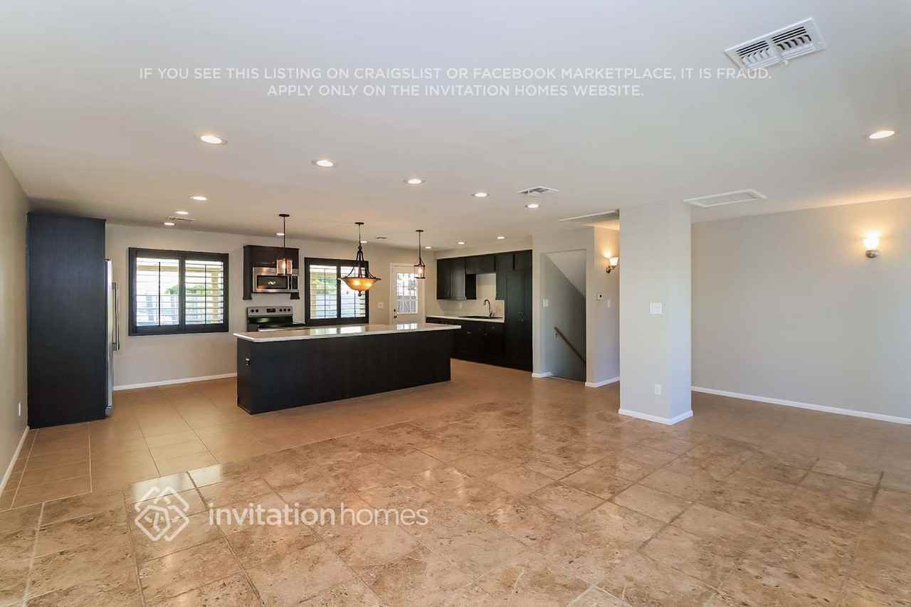 213 E Carson Cir - Photo 3 of 16