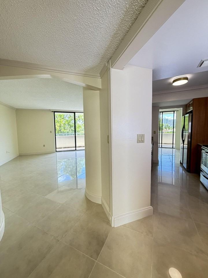 21085 Ne 34th Ave #404-1 - Photo 4 of 29