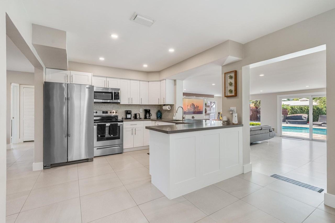 300 Se 8th Ct - Photo 6 of 25