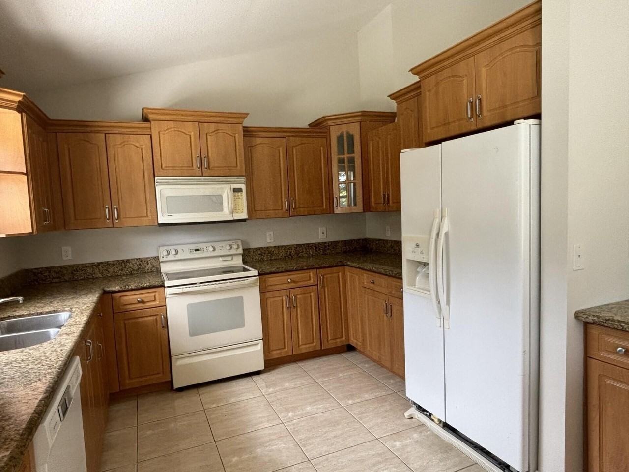 1341 Sw Oriole Ln - Photo 6 of 30