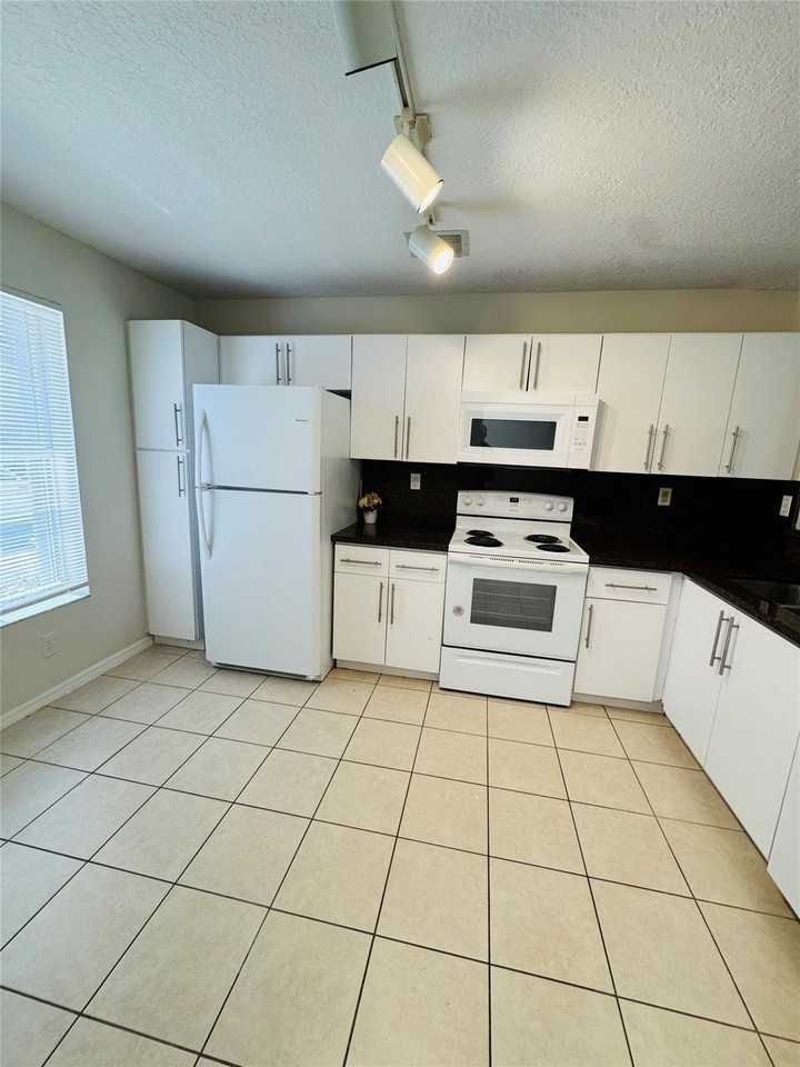 3142 Sw 129th Way #156 - Photo 6 of 21