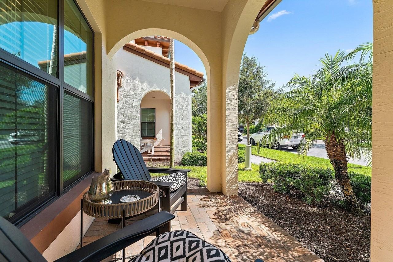 1077 Faulkner Ter - Photo 5 of 50