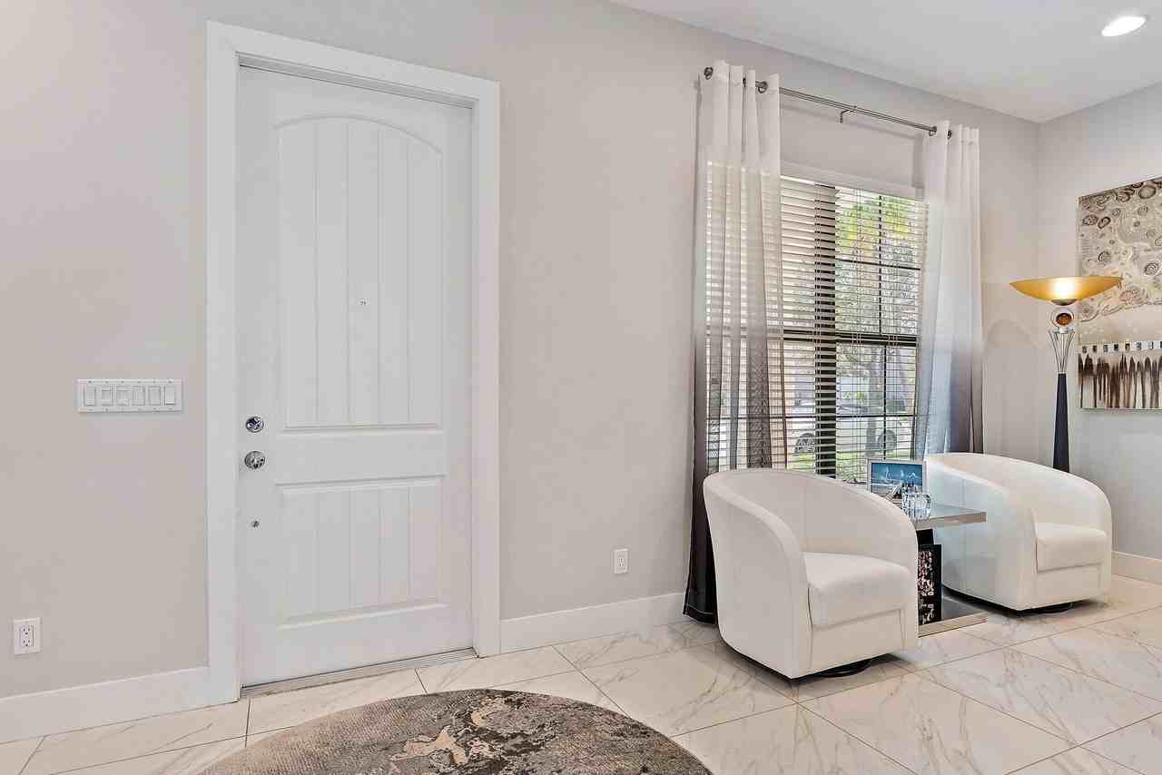 1077 Faulkner Ter - Photo 6 of 50