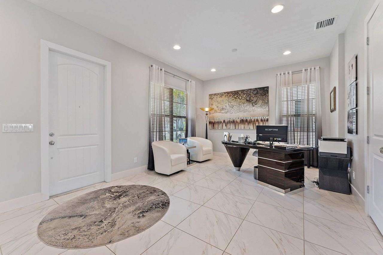 1077 Faulkner Ter - Photo 7 of 50
