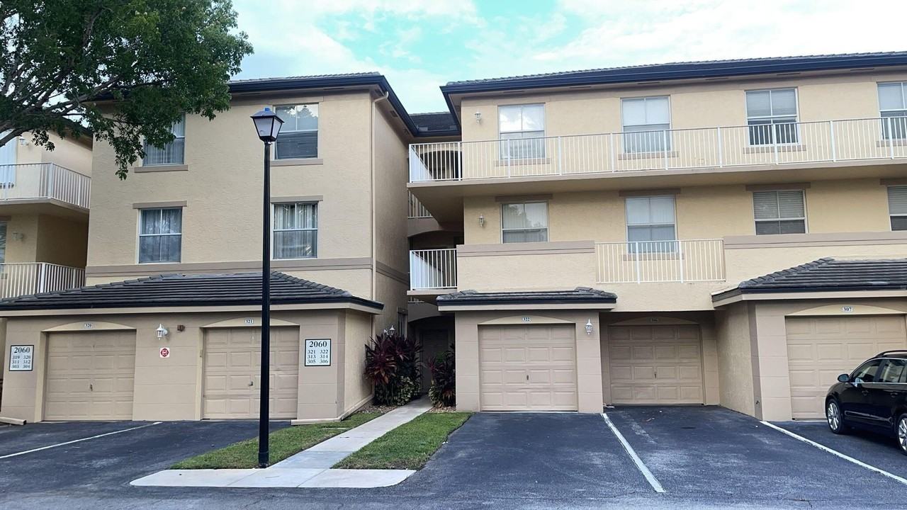 2060 Greenview Shores Blvd #305 - Photo 2 of 15
