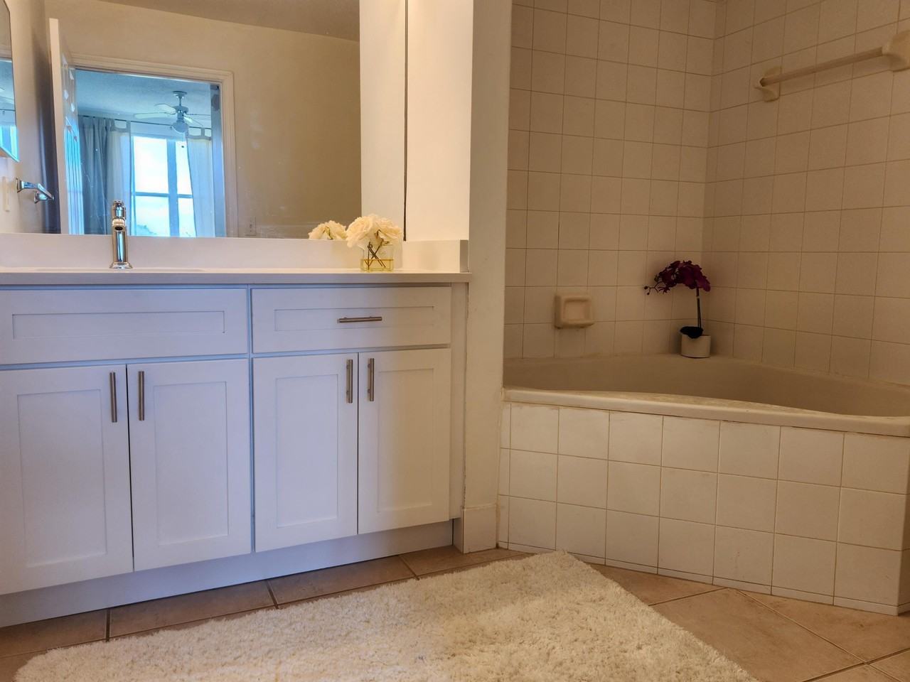 2060 Greenview Shores Blvd #305 - Photo 6 of 15