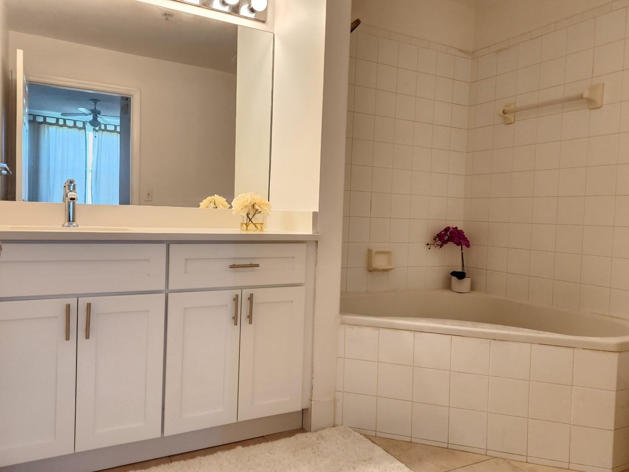 2060 Greenview Shores Blvd #305 - Photo 7 of 15