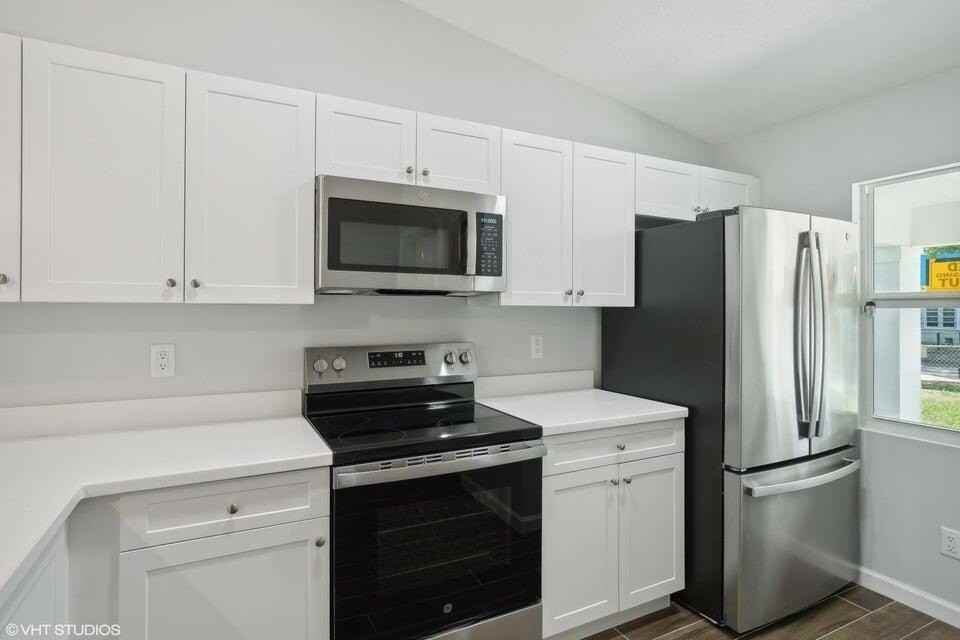 636 35th St - Photo 7 of 15