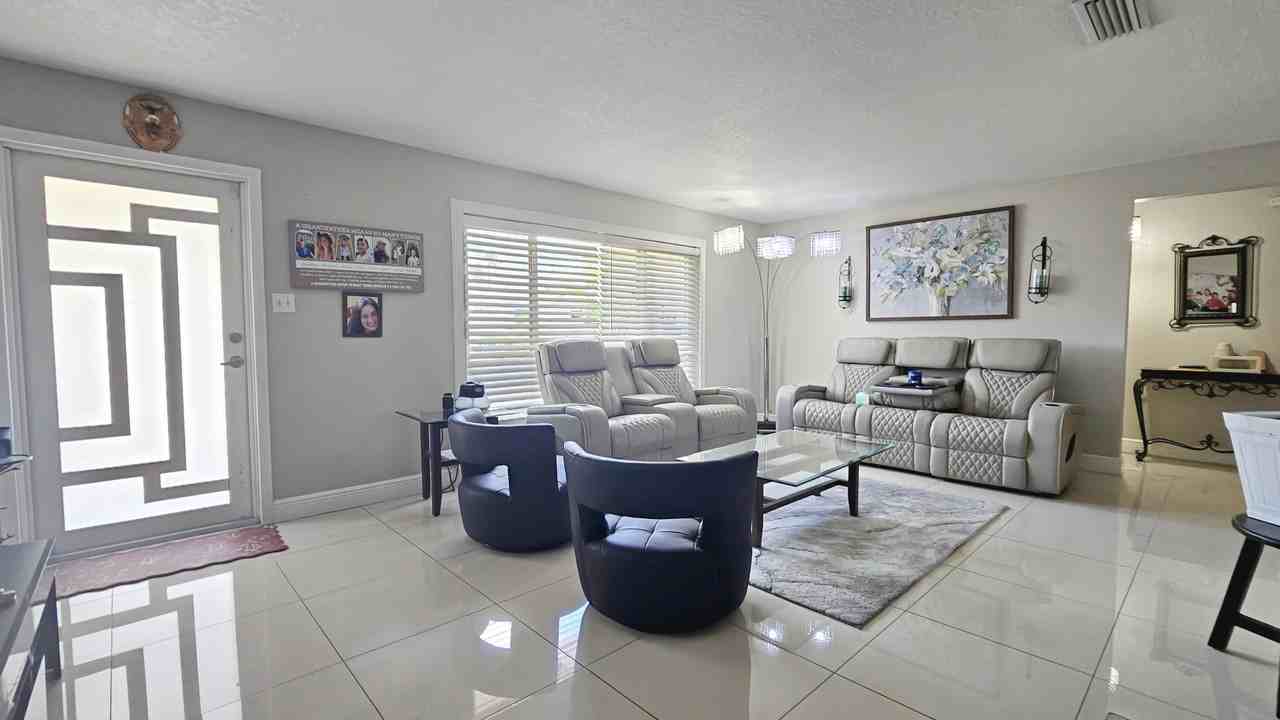 7180 Nw 10th Ct - Photo 4 of 11