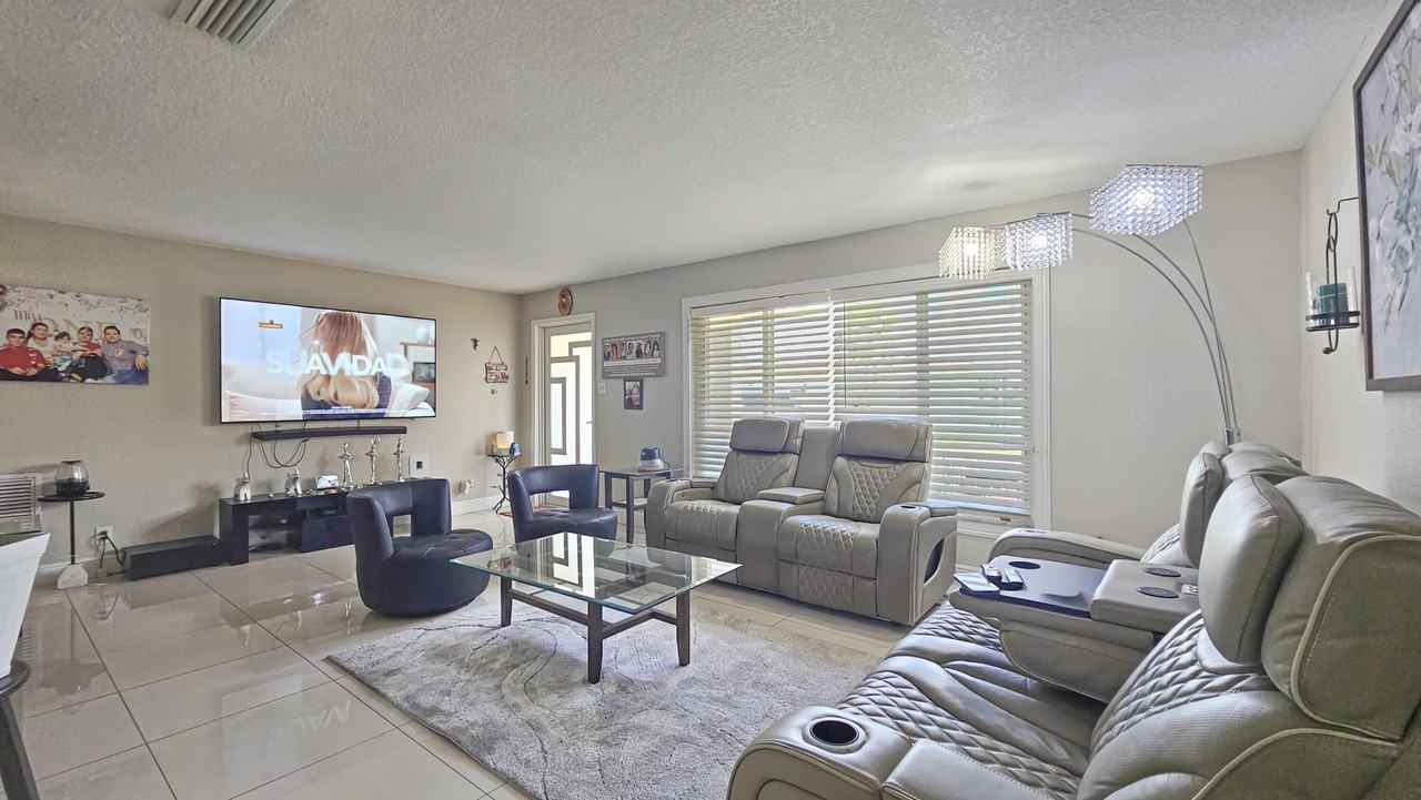 7180 Nw 10th Ct - Photo 5 of 11