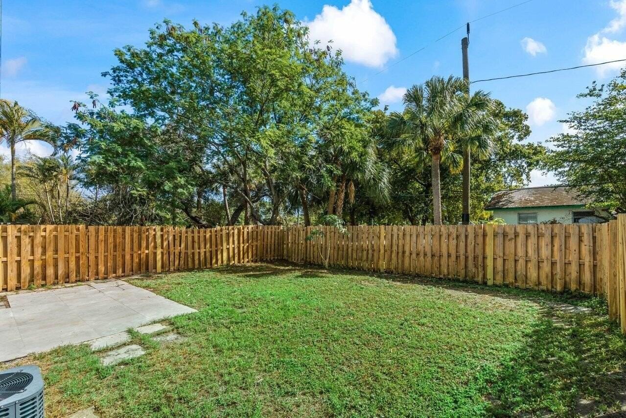 4863 Gulfstream Rd - Photo 5 of 20