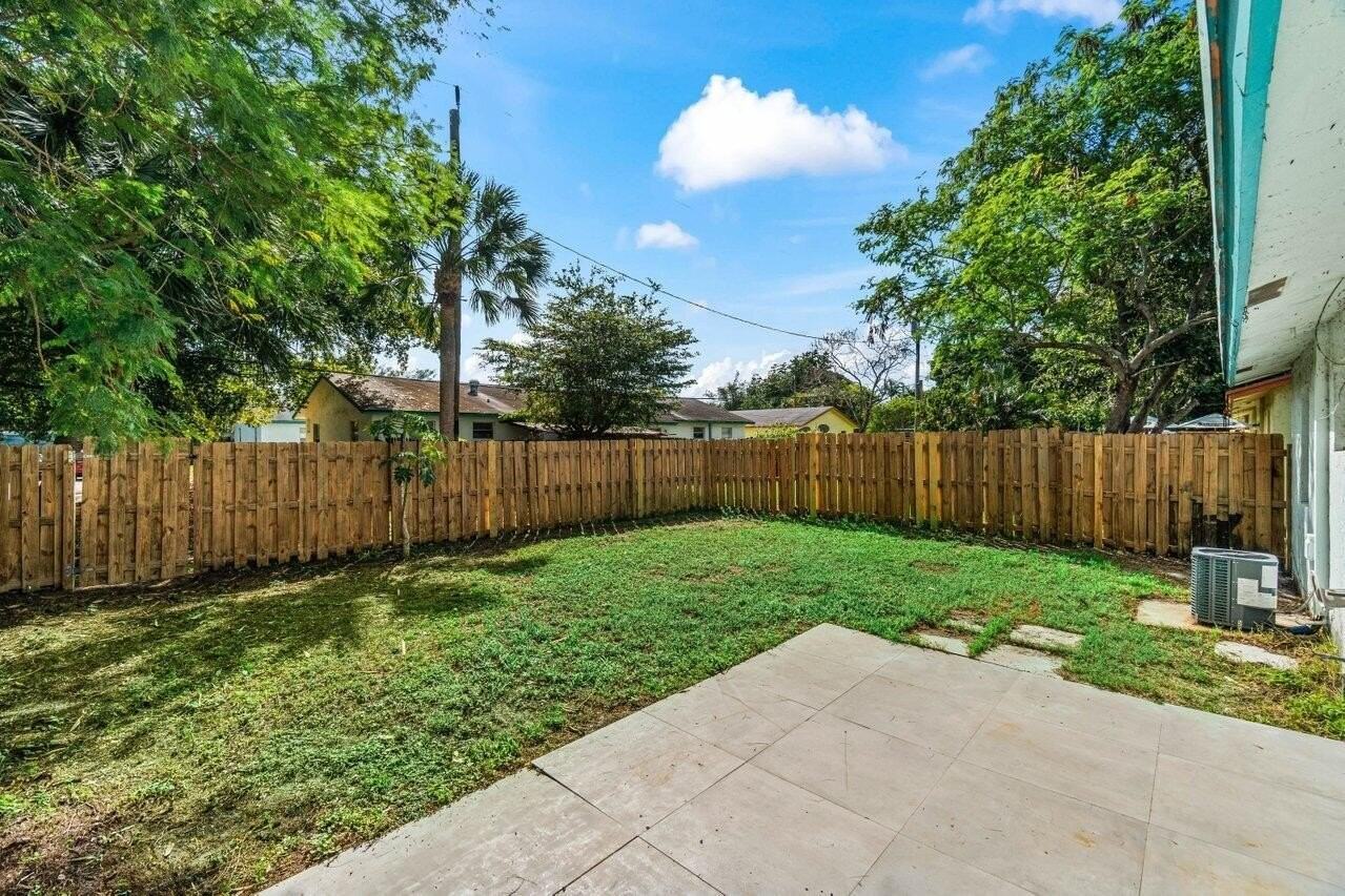 4863 Gulfstream Rd - Photo 6 of 20
