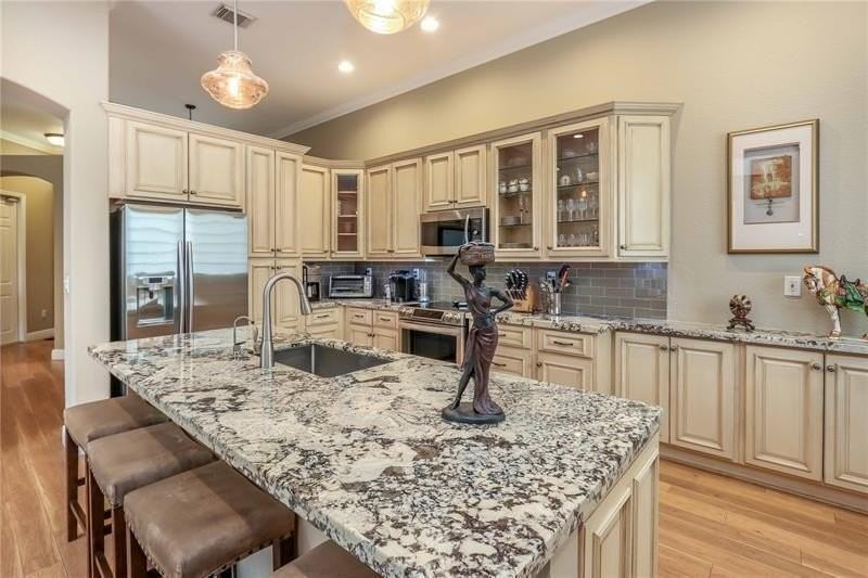 1115 Linden St - Photo 2 of 4