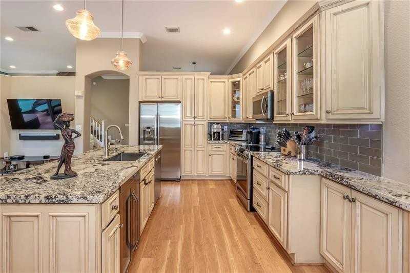 1115 Linden St - Photo 3 of 4